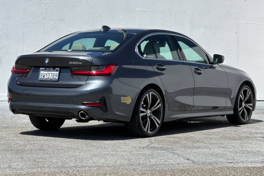 Used 2021 BMW 330e w/ Parking Assistance Package RWD image 3