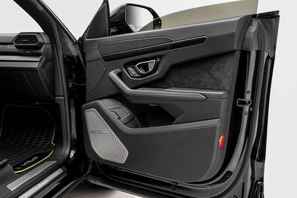 Used 2021 Lamborghini Urus image 23