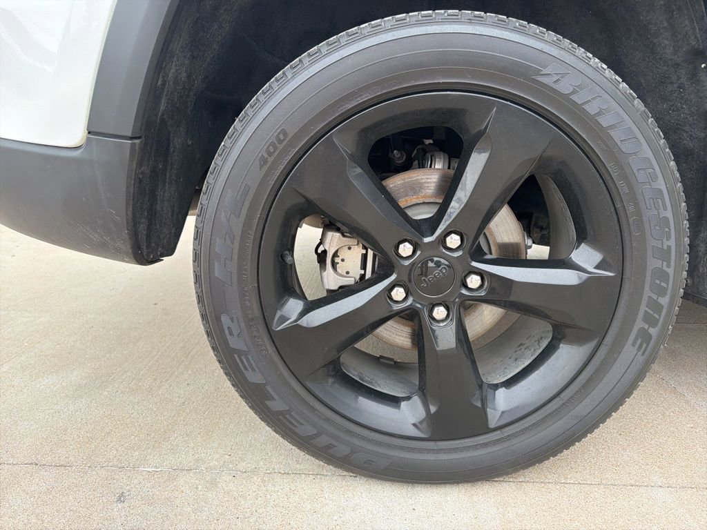 Used 2023 Jeep Grand Cherokee Altitude RWD image 8
