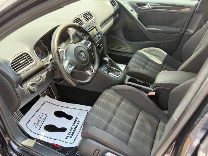 Used 2011 Volkswagen Golf 4-Door FWD image 10