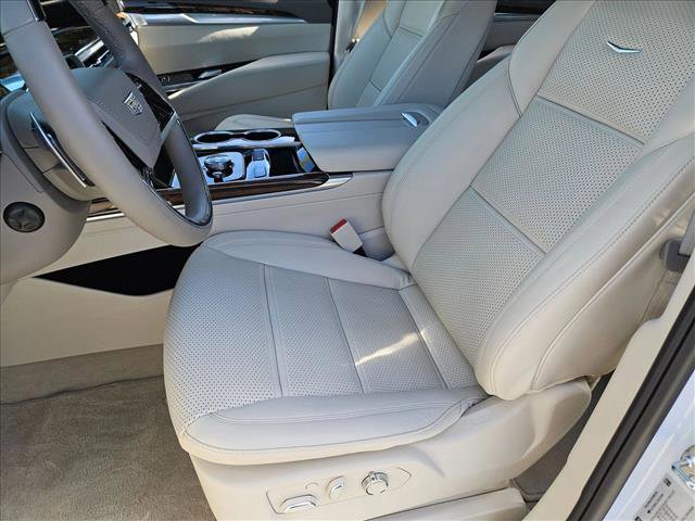 Used 2026 Cadillac Escalade ESV Platinum Sport w/ LPO, ONYX Package AWD/4WD image 15