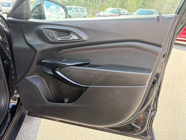 Used 2025 Chevrolet Trax RS w/ Sunroof Package image 14
