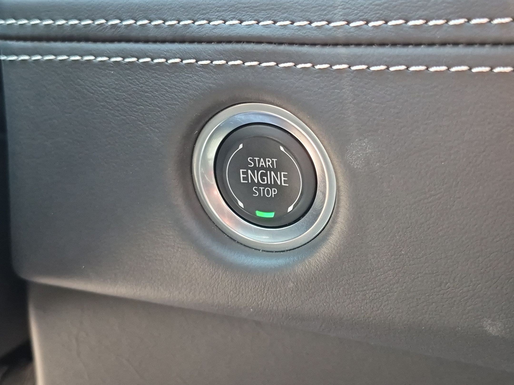 Certified 2025 Cadillac Escalade ESV V AWD/4WD image 19