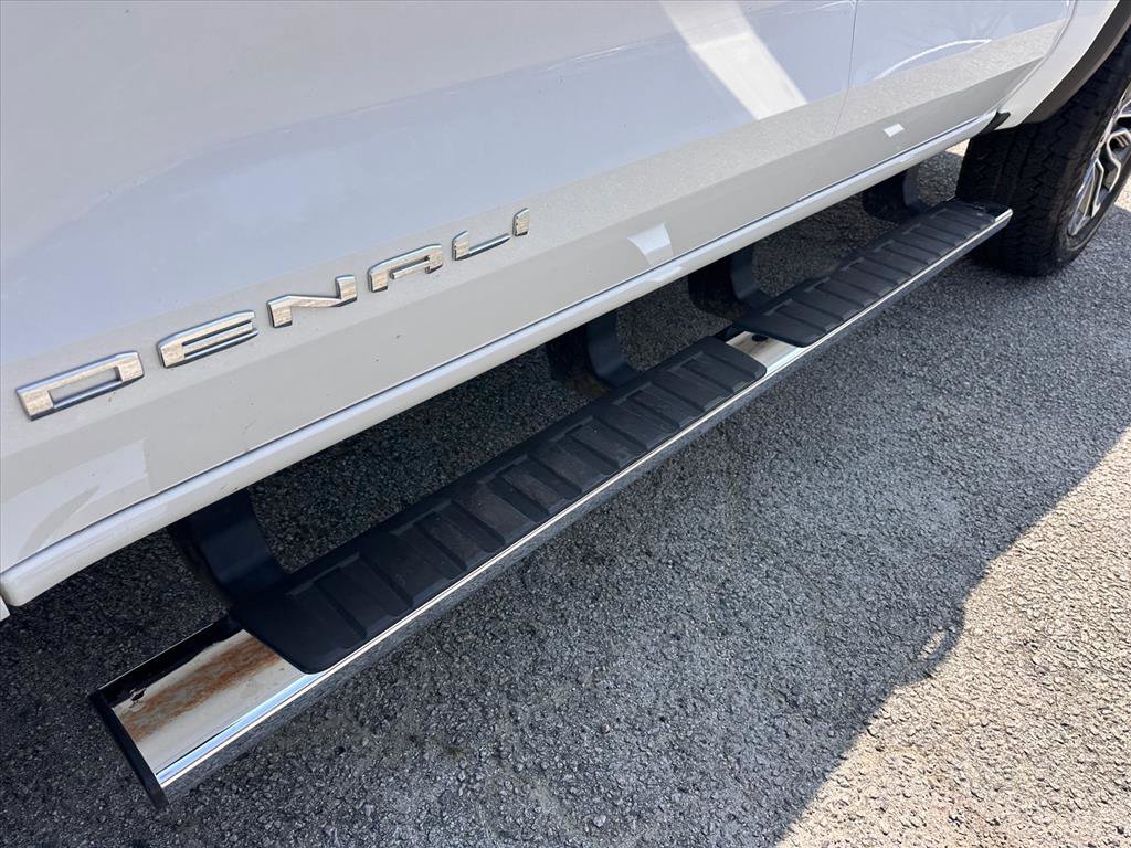 Used 2025 GMC Canyon Denali image 9