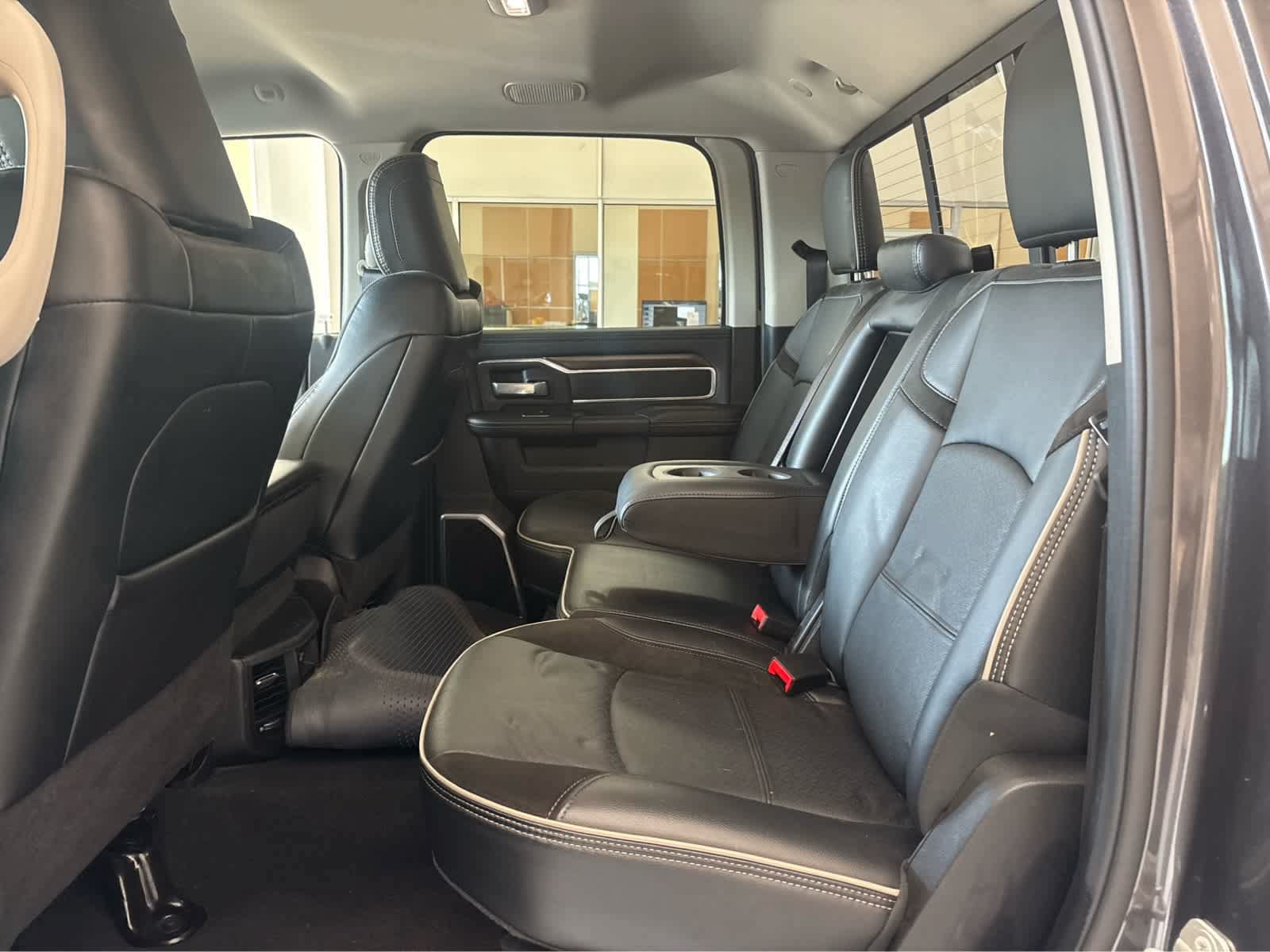 Used 2024 RAM 2500 Laramie AWD/4WD image 32