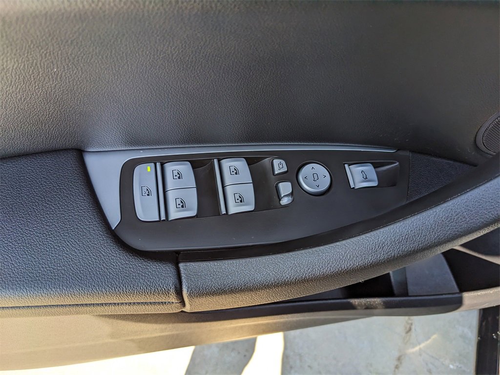 Used 2025 BMW X4 xDrive30i image 21