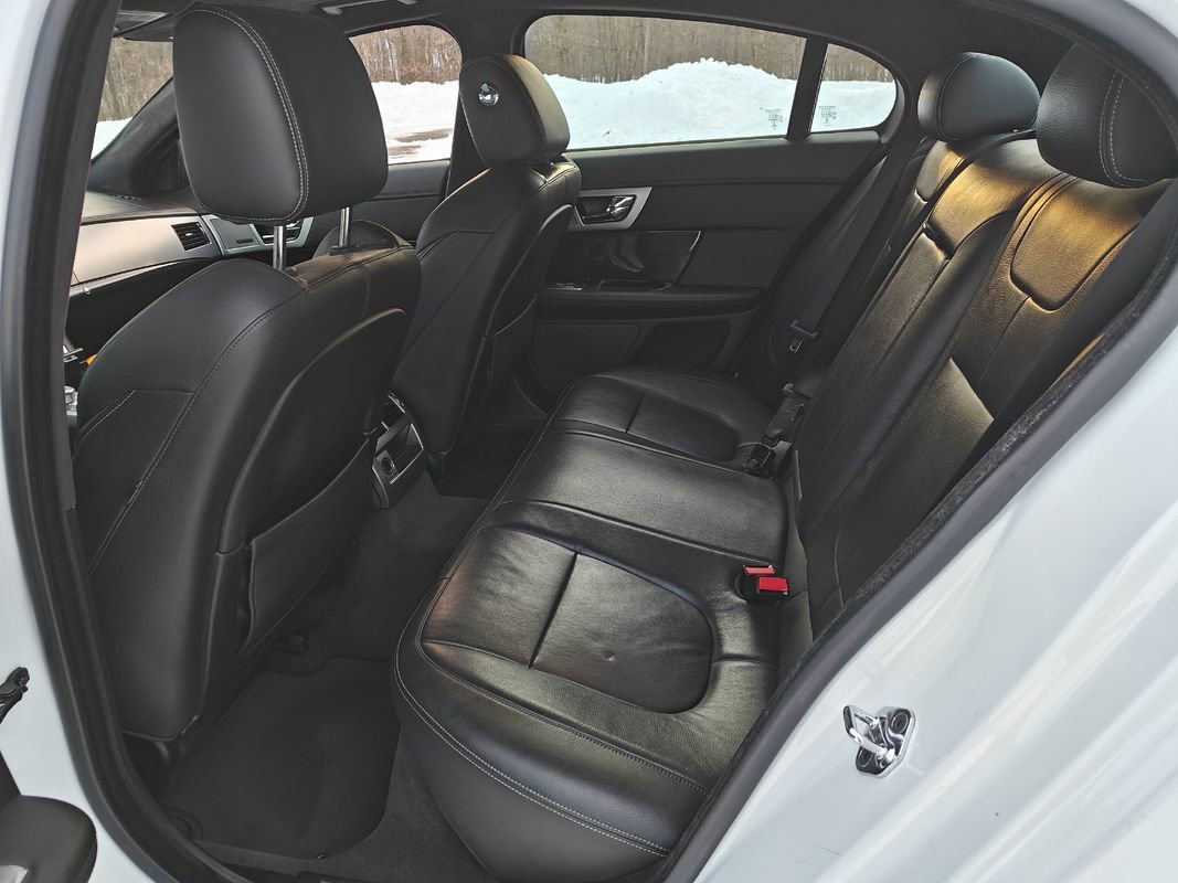 Used 2015 Jaguar XF Portfolio image 16