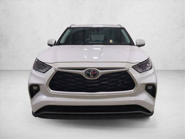Used 2023 Toyota Highlander XLE FWD video 2