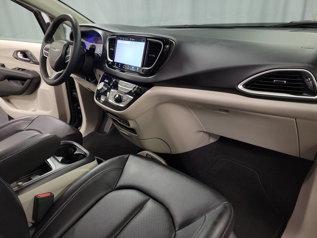 Used 2024 Chrysler Pacifica Touring-L FWD image 33