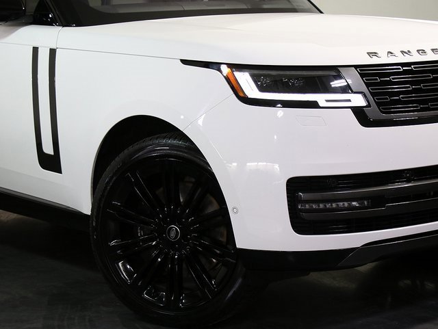 Used 2022 Land Rover Range Rover Long Wheelbase SE image 8