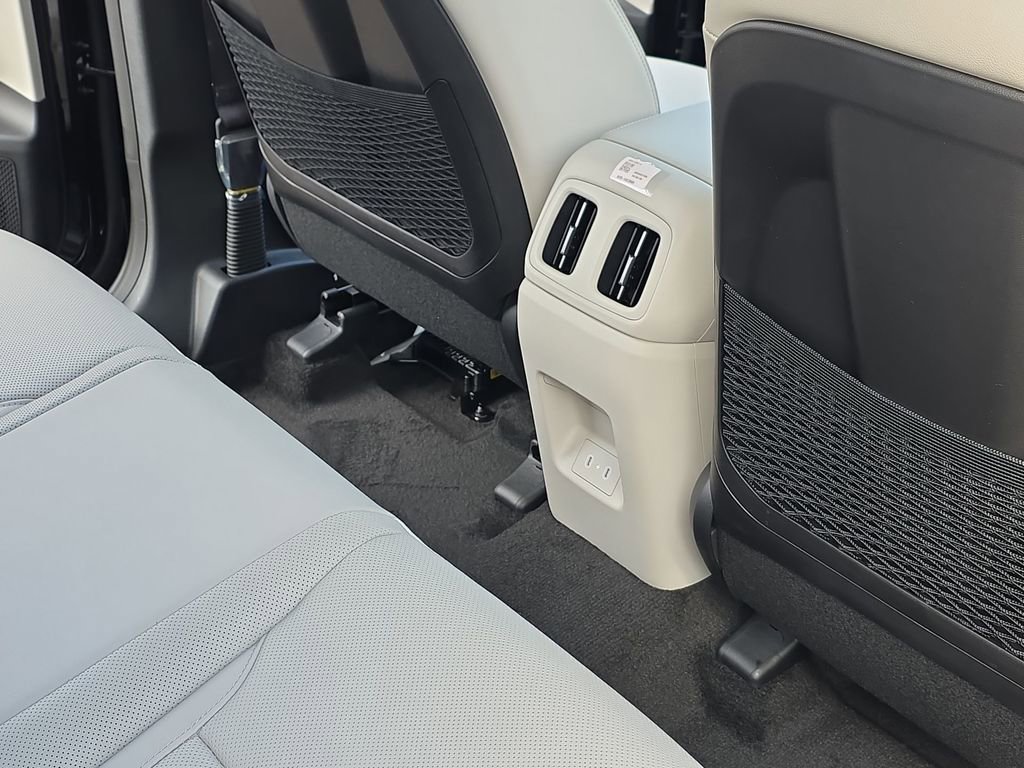 New 2025 Hyundai Tucson Limited image 19