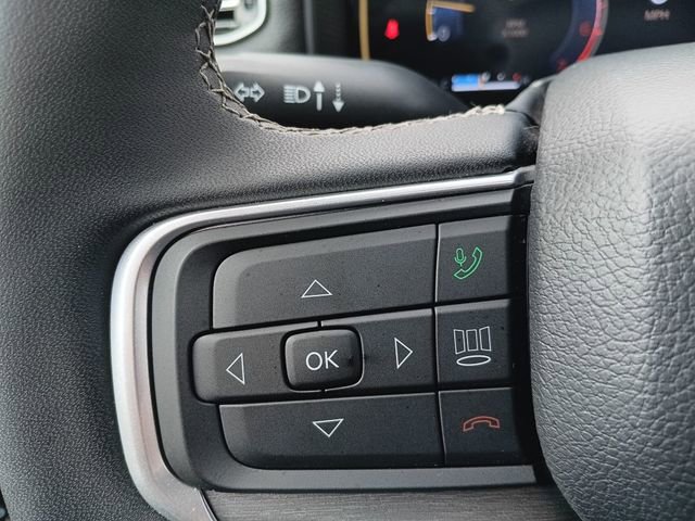 Used 2025 Jeep Wagoneer L Series II image 3