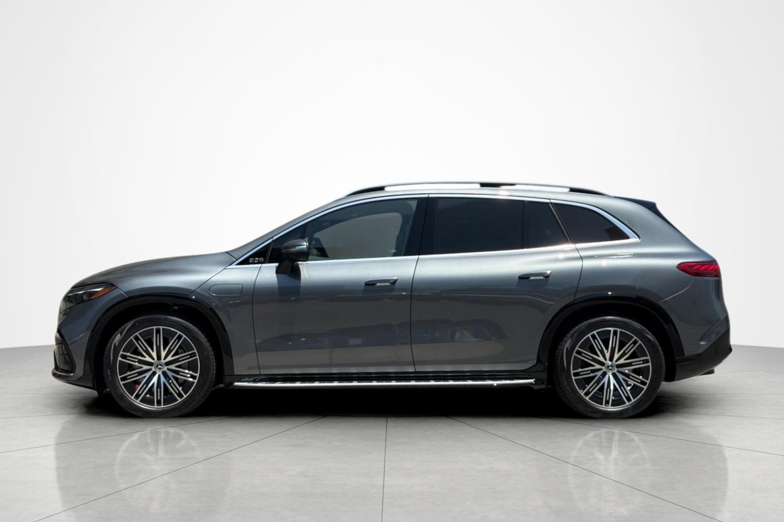 New 2026 Mercedes-Benz EQS 550 4MATIC SUV image 2