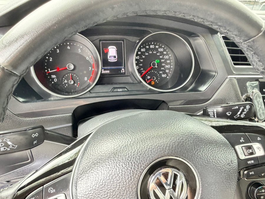 Used 2020 Volkswagen Tiguan SE FWD image 14