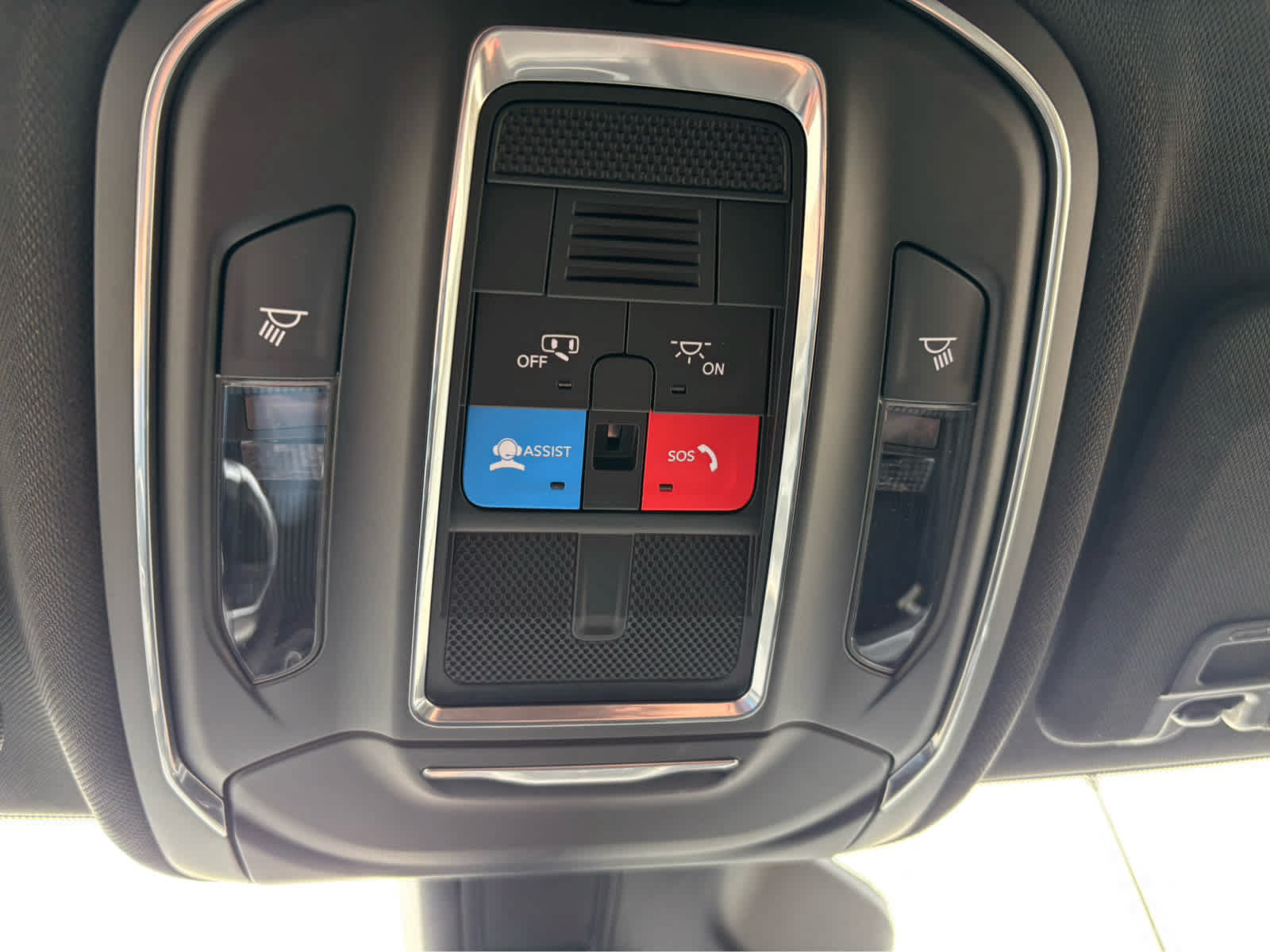 Used 2025 Jeep Grand Cherokee Laredo RWD image 32