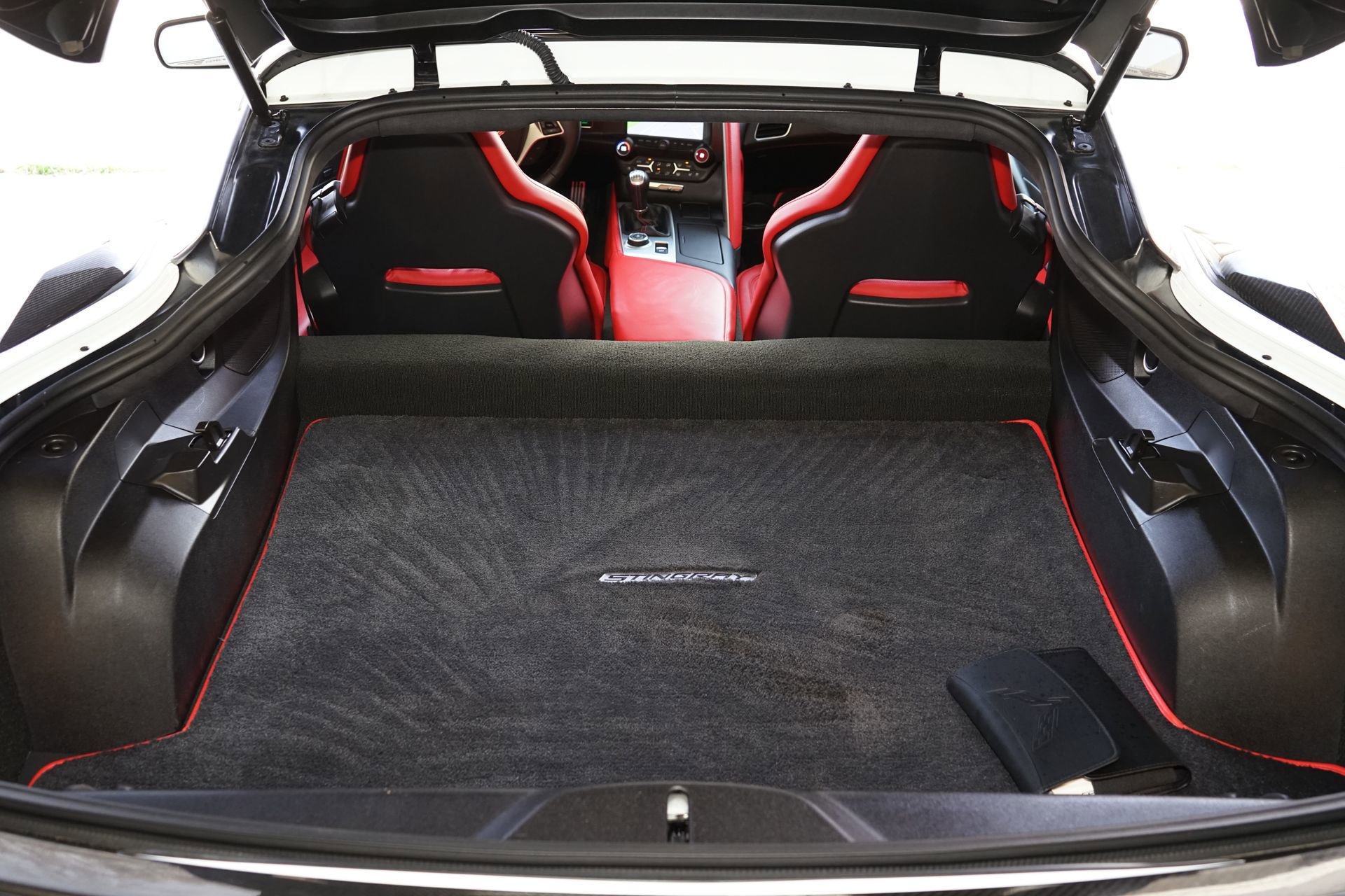 Used 2015 Chevrolet Corvette Z06 w/ 3LZ Preferred Equipment Group RWD image 31