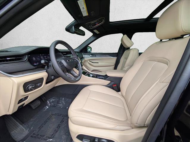 New 2026 Jeep Grand Cherokee Limited w/ Luxury Tech Group II AWD/4WD image 3