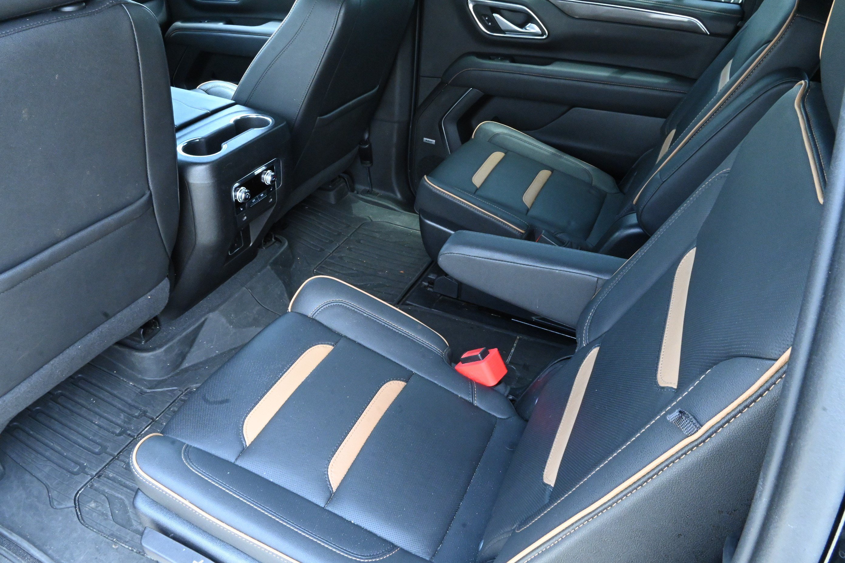 Used 2023 GMC Yukon XL AT4 w/ AT4 Premium Package AWD/4WD image 12