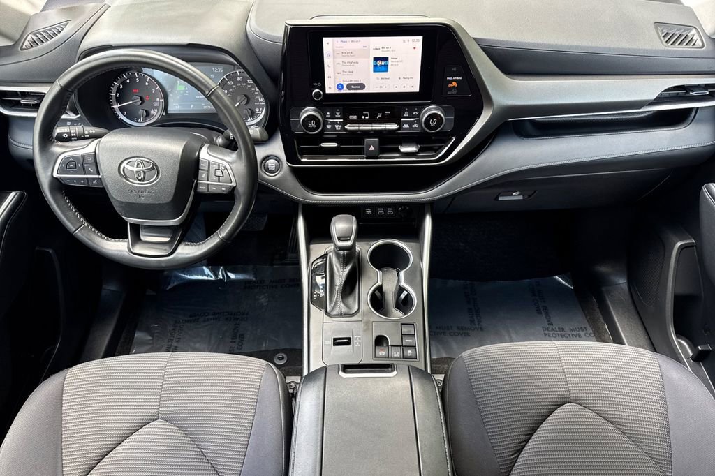 Used 2023 Toyota Highlander LE FWD image 12
