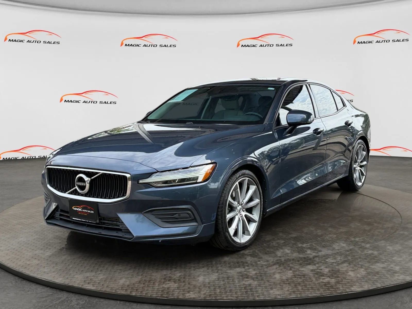 Used 2019 Volvo S60 T6 Momentum w/ Multimedia Package AWD/4WD image 1