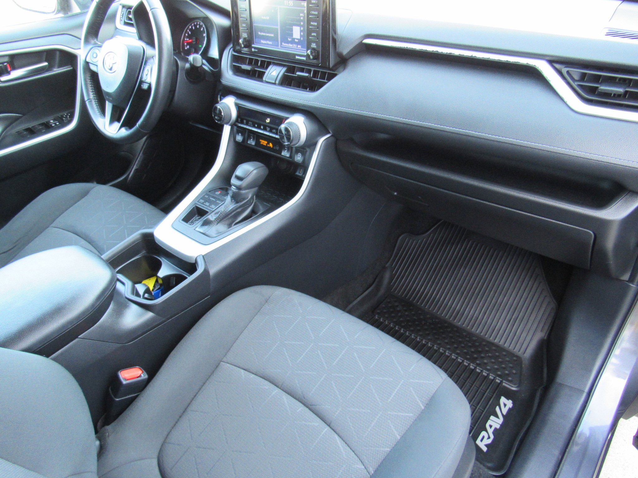 Used 2021 Toyota RAV4 XLE w/ XLE Grade Weather Package image 17