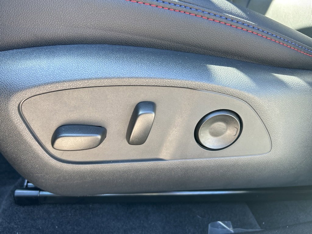 Used 2025 Chevrolet Equinox EV RS image 16