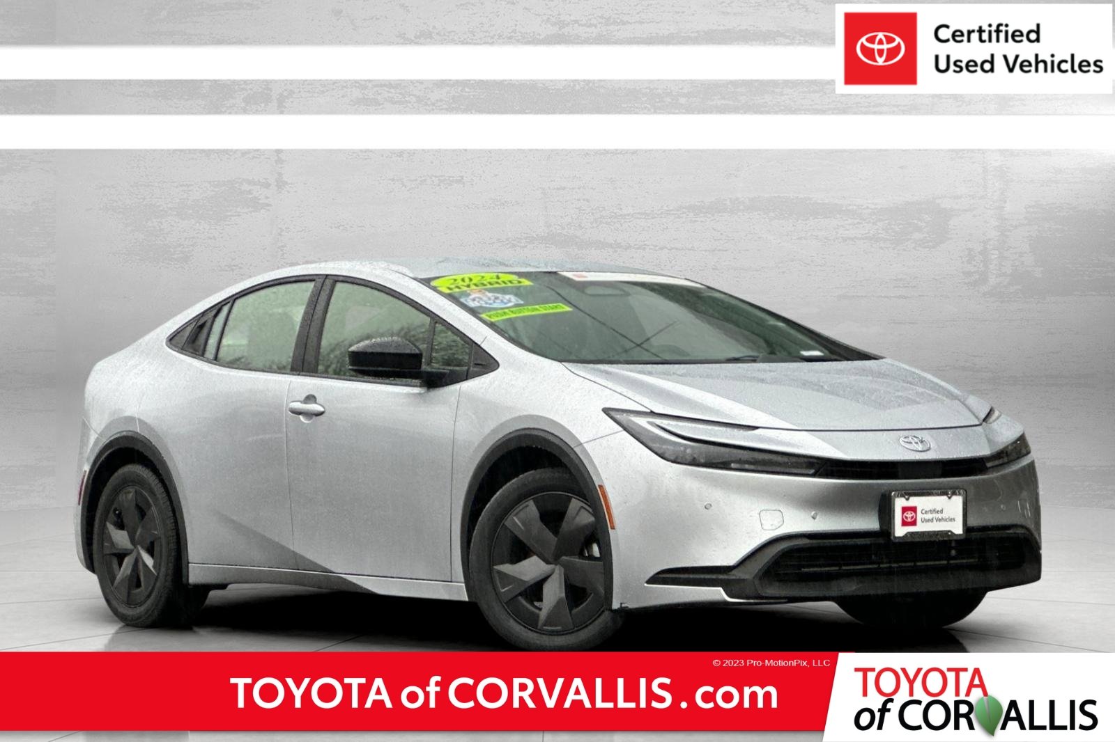 Used 2024 Toyota Prius LE image 1