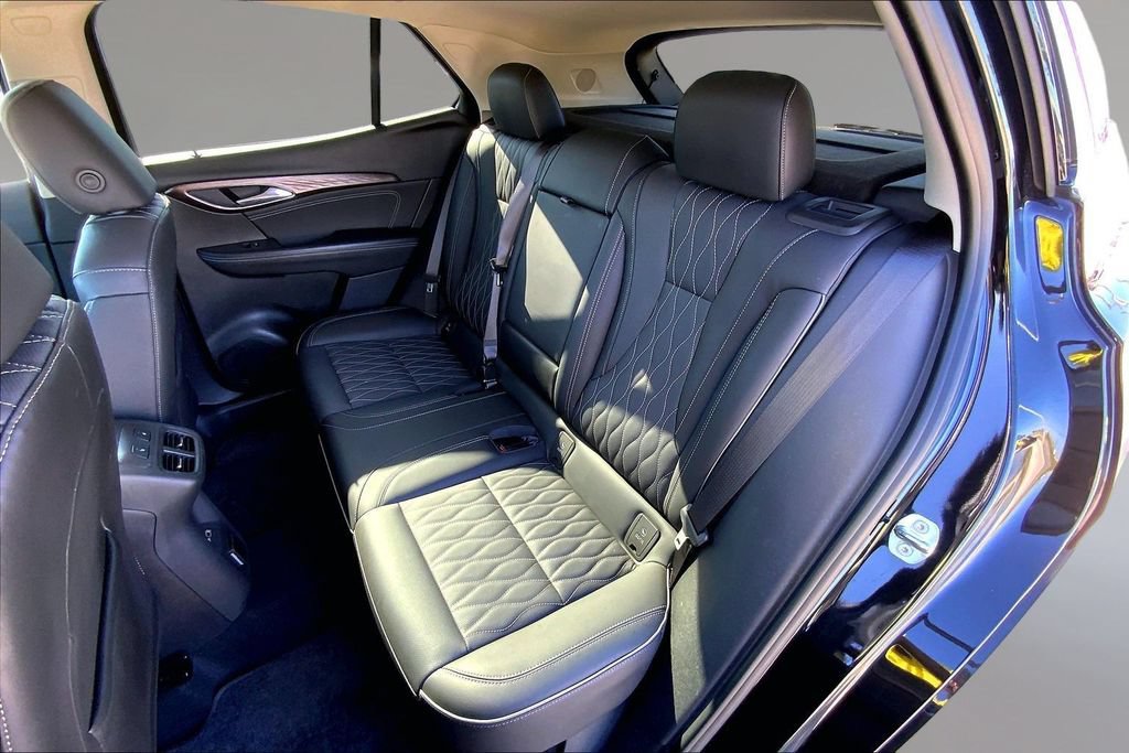 Used 2023 Buick Envision Avenir FWD image 25