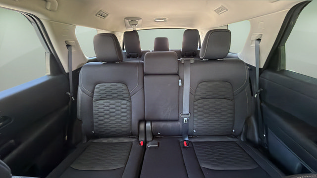 Used 2025 Nissan Pathfinder SV AWD/4WD image 11