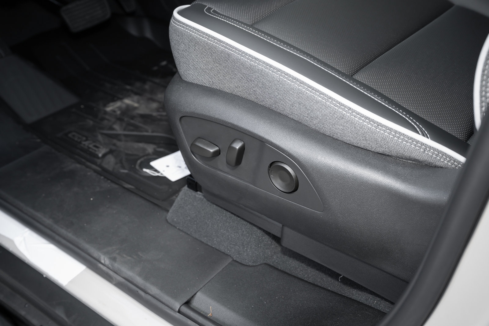 New 2026 GMC Sierra EV Elevation image 19