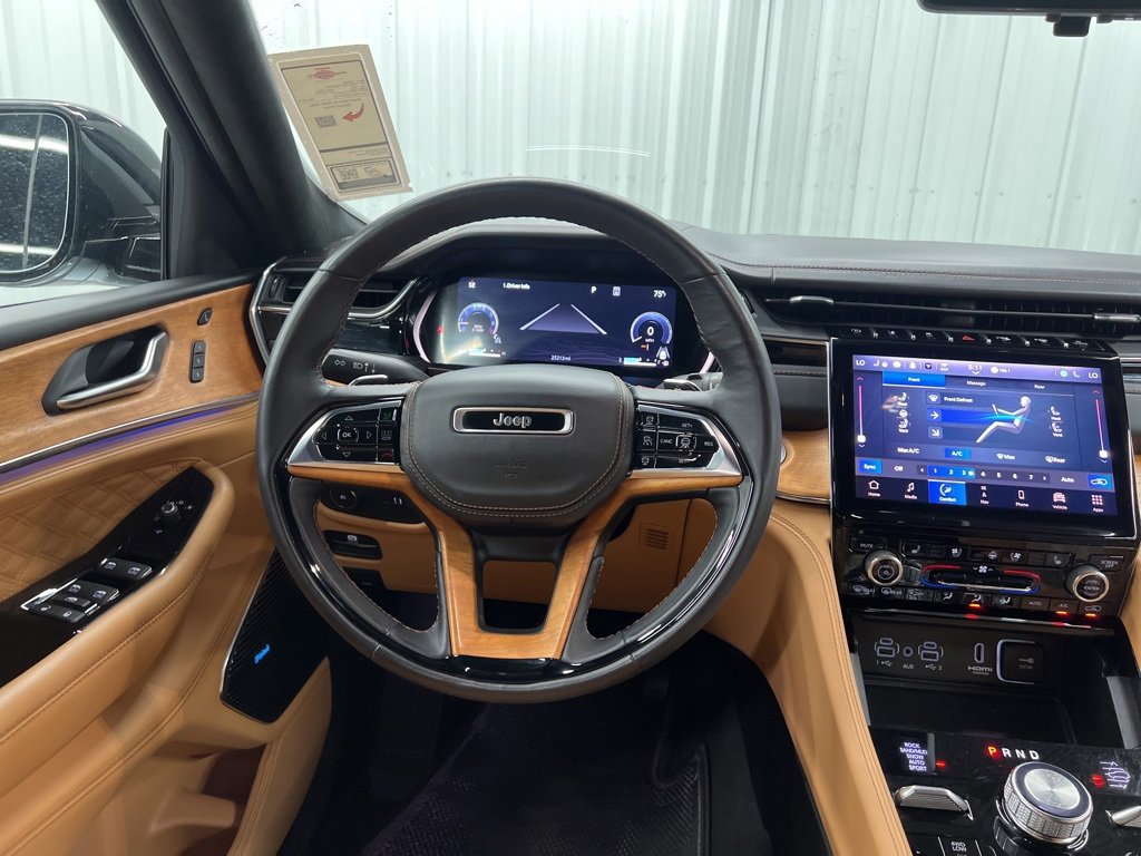 Used 2023 Jeep Grand Cherokee Summit image 13