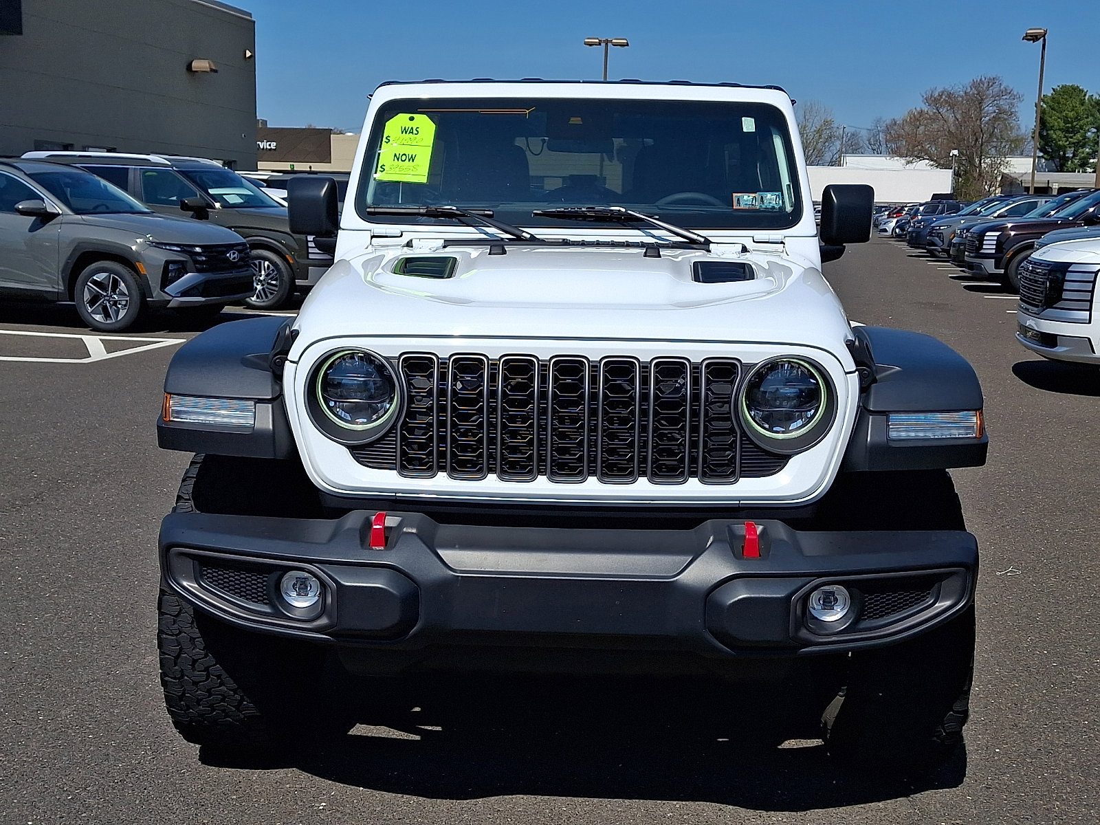 Used 2025 Jeep Wrangler Unlimited Rubicon image 2