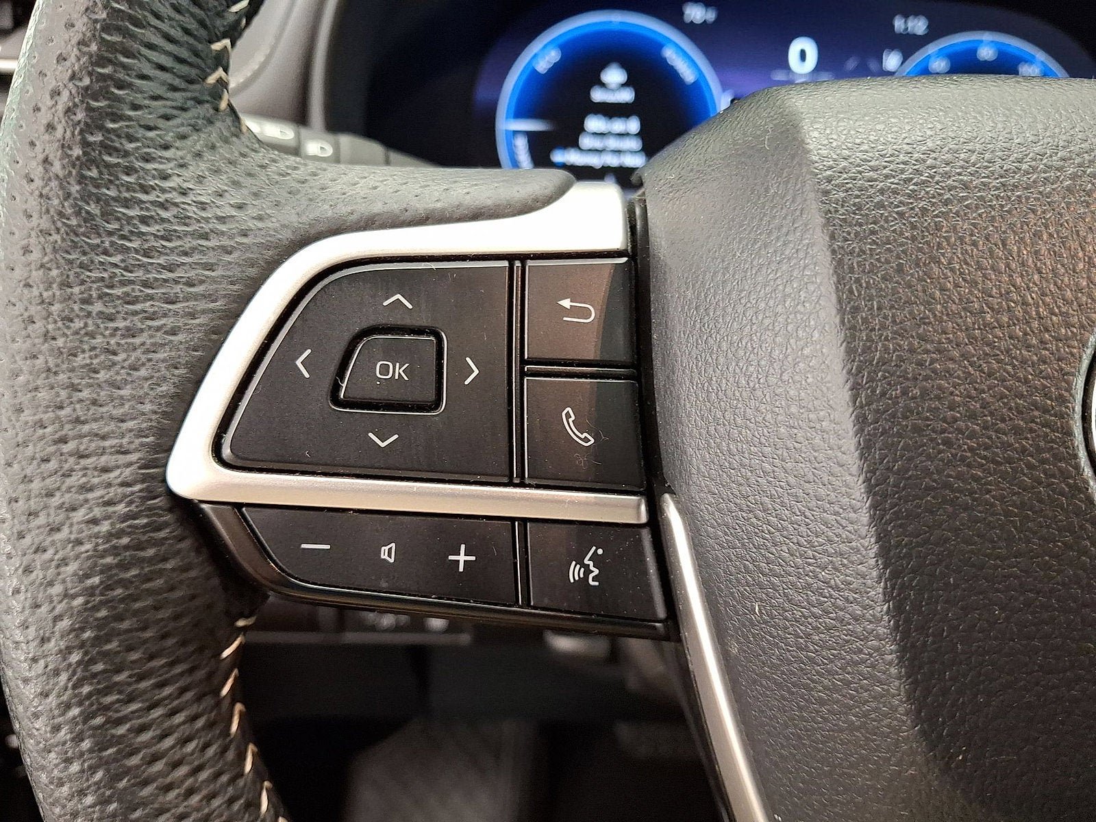 Used 2025 Toyota Sienna XSE w/ XSE Plus Package image 17