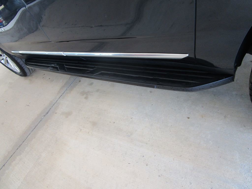 Used 2022 GMC Yukon XL Denali image 10