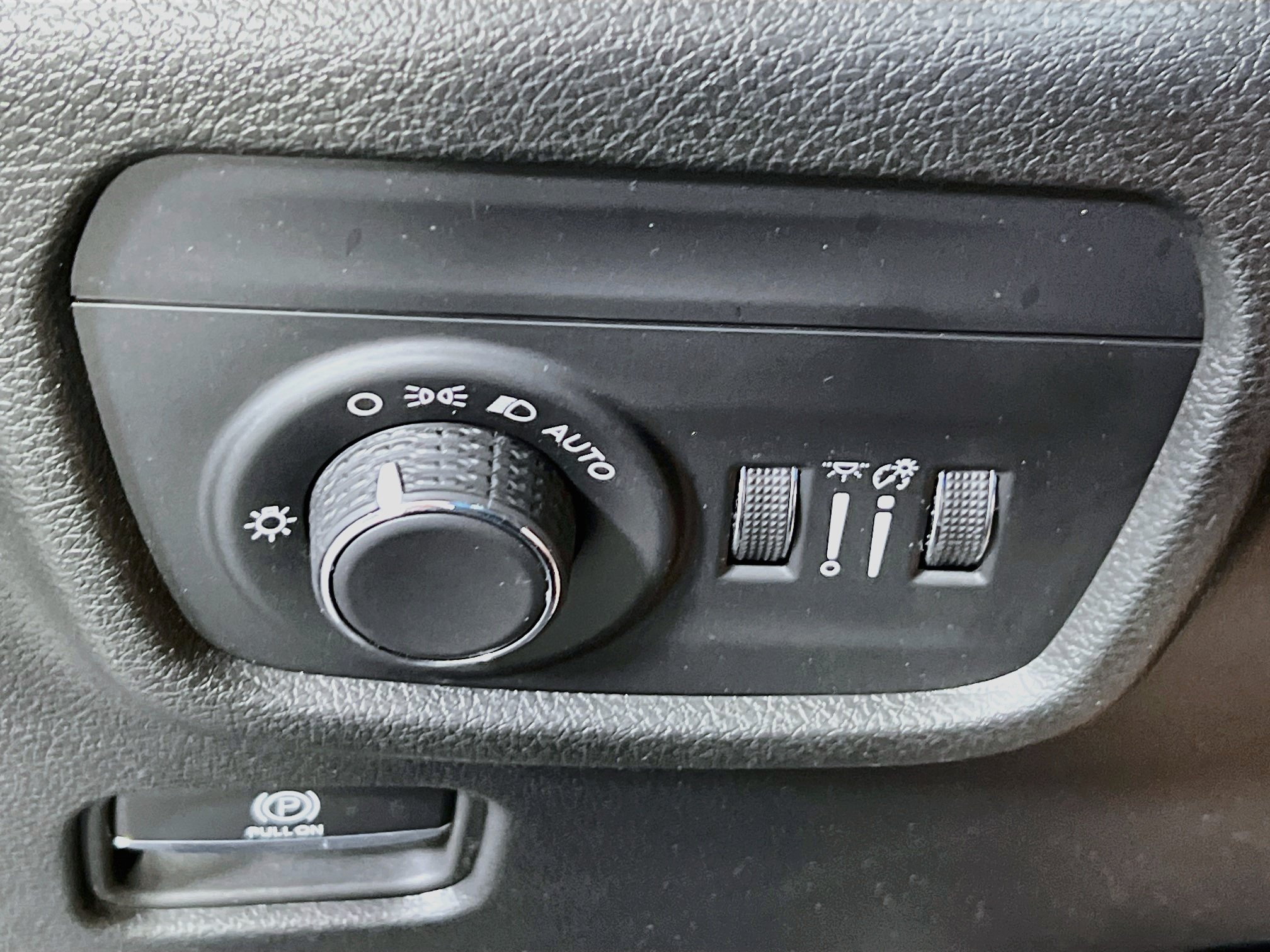 Used 2023 Jeep Grand Cherokee Altitude AWD/4WD image 10