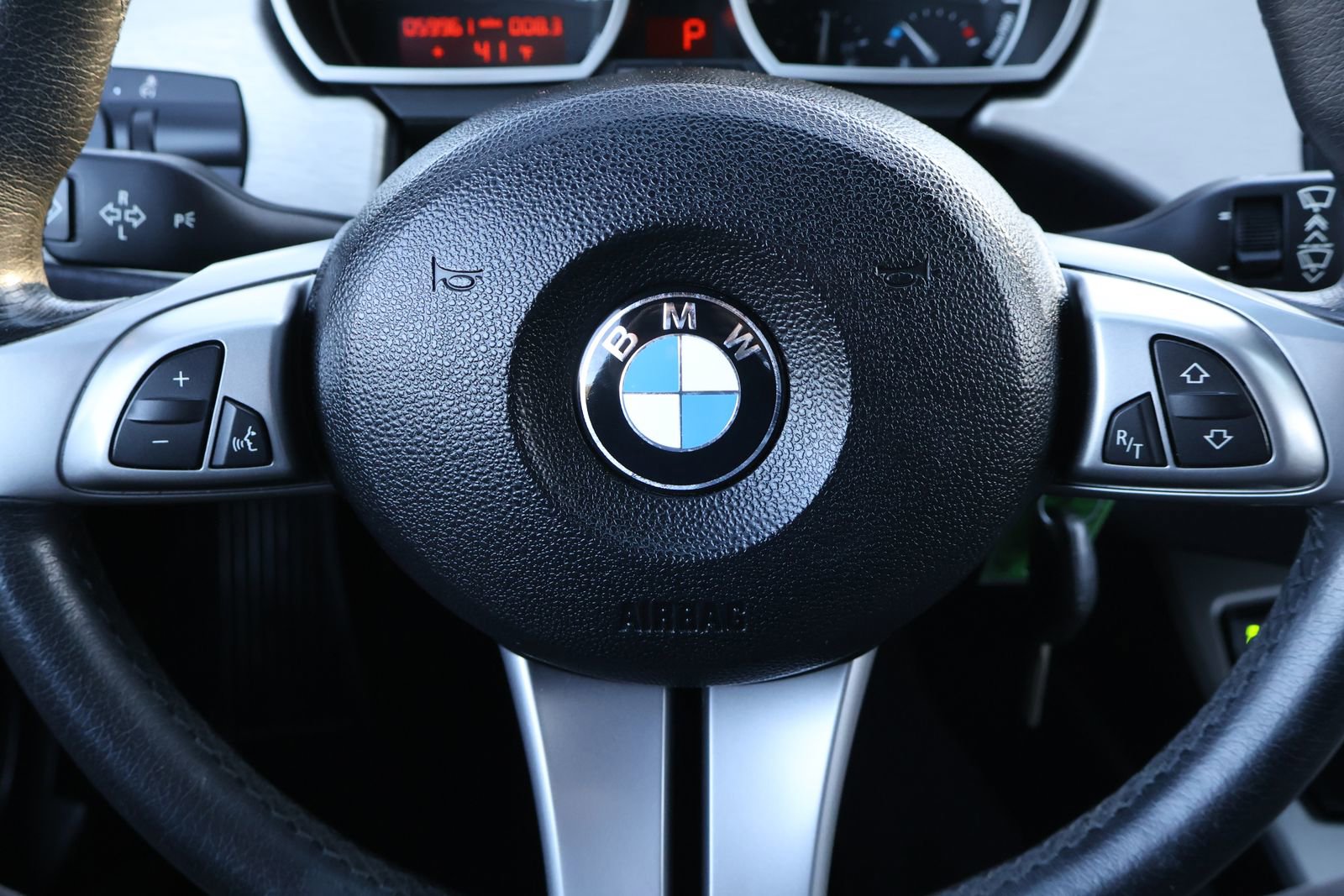 Used 2005 BMW Z4 2.5i image 31