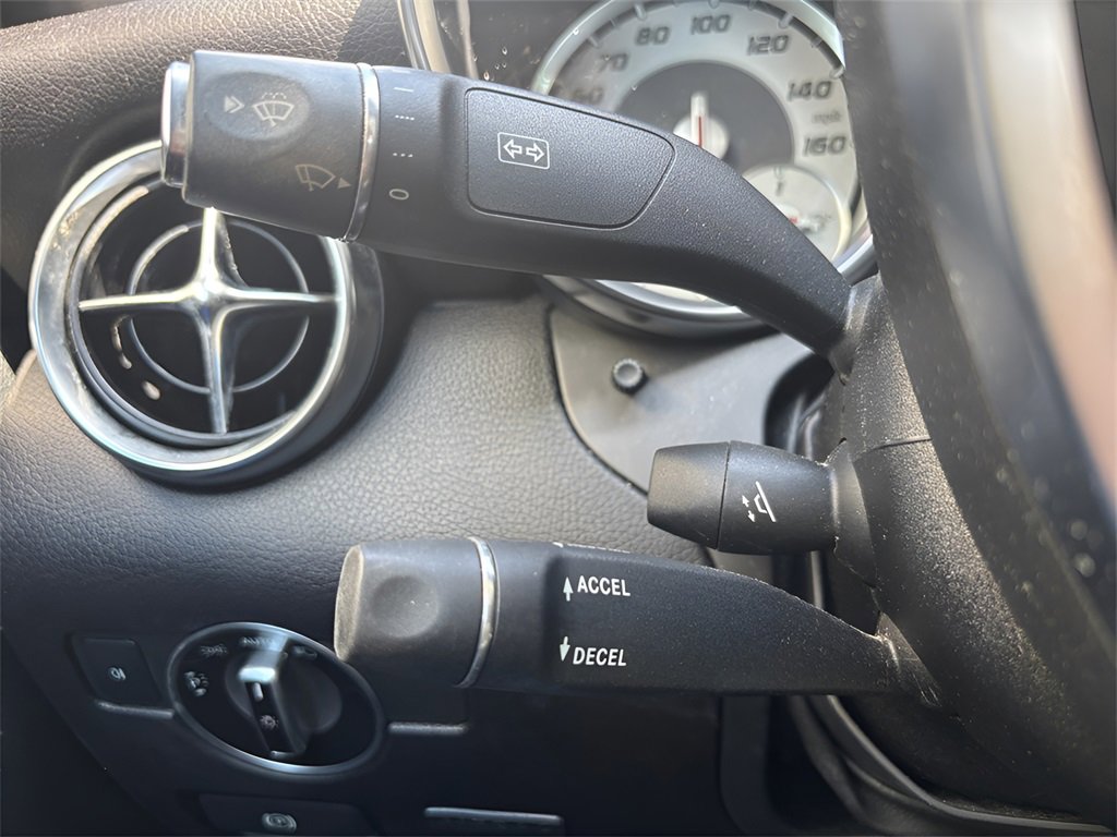 Used 2014 Mercedes-Benz SLK 250 image 27