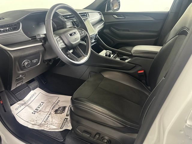 Used 2024 Jeep Grand Cherokee L Altitude AWD/4WD image 17