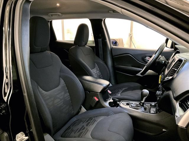 Used 2019 Jeep Cherokee Latitude AWD/4WD image 7