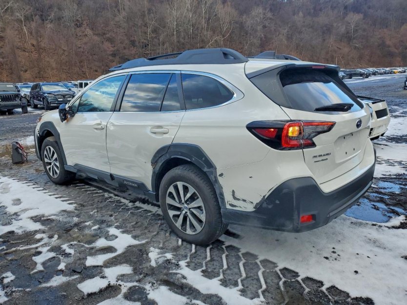 Used 2025 Subaru Outback Premium image 3