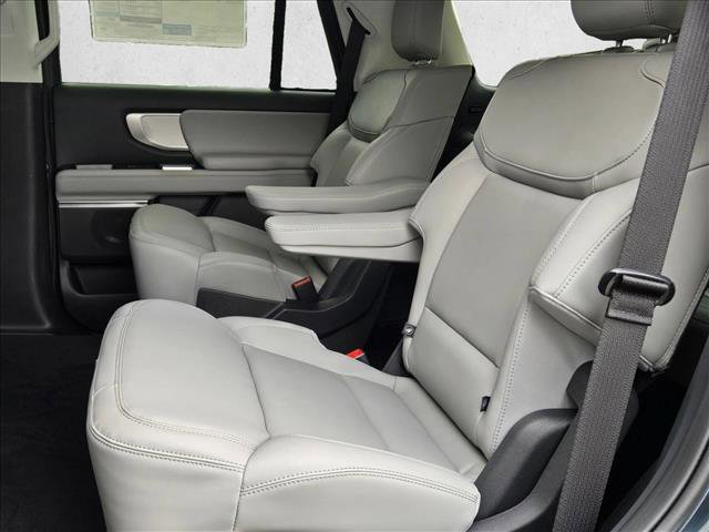 New 2026 Ford Expedition Active image 16