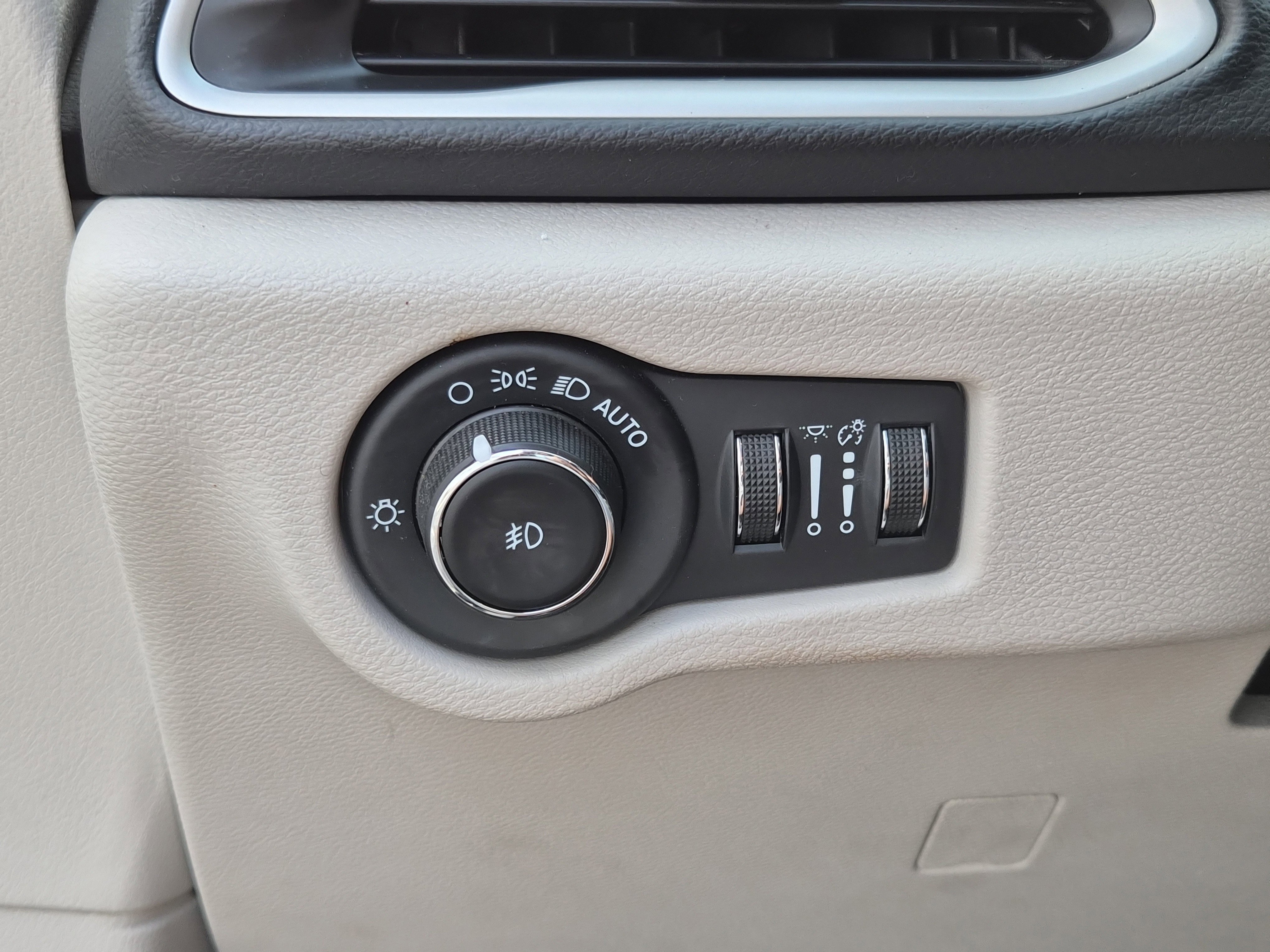 Used 2022 Chrysler Pacifica Touring-L image 22