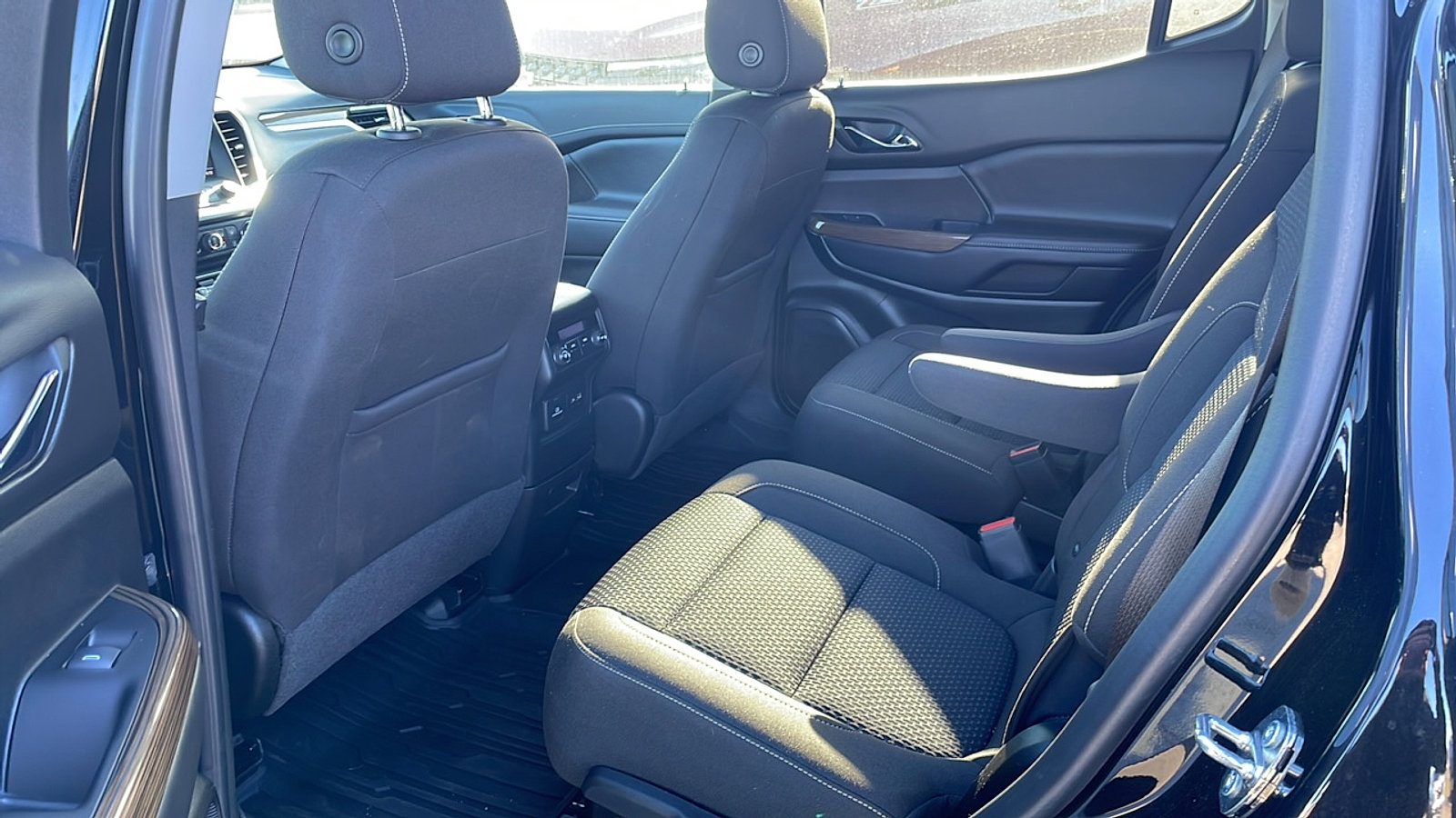 Used 2023 GMC Acadia SLE w/ Driver Convenience Package image 13