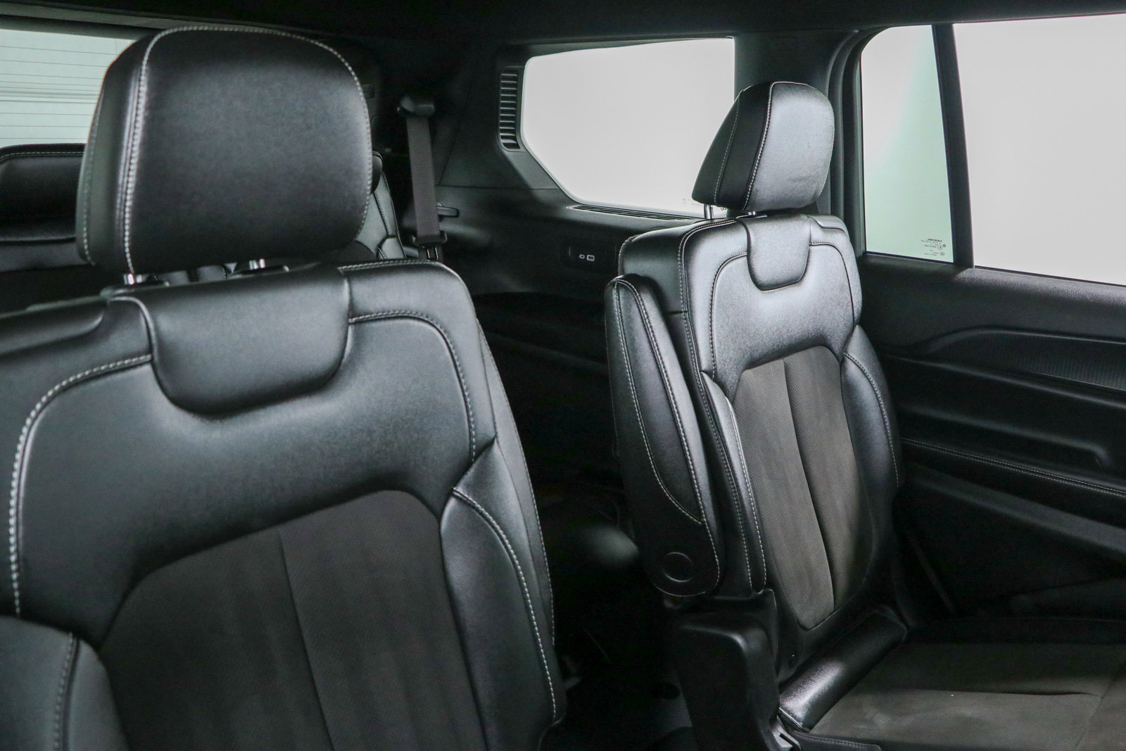 Used 2023 Jeep Grand Cherokee L Laredo AWD/4WD image 29