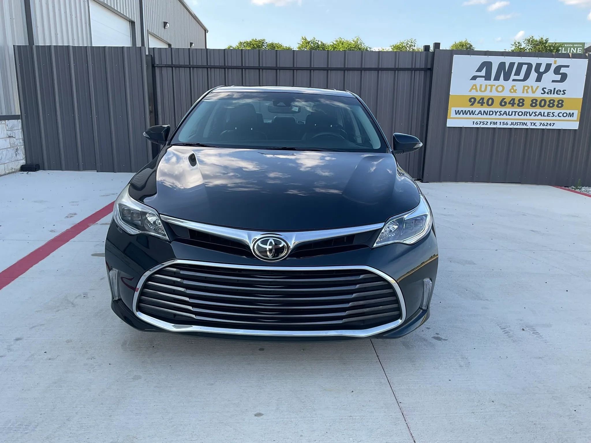 Used 2017 Toyota Avalon XLE Premium w/ All Weather Liner Package FWD image 2