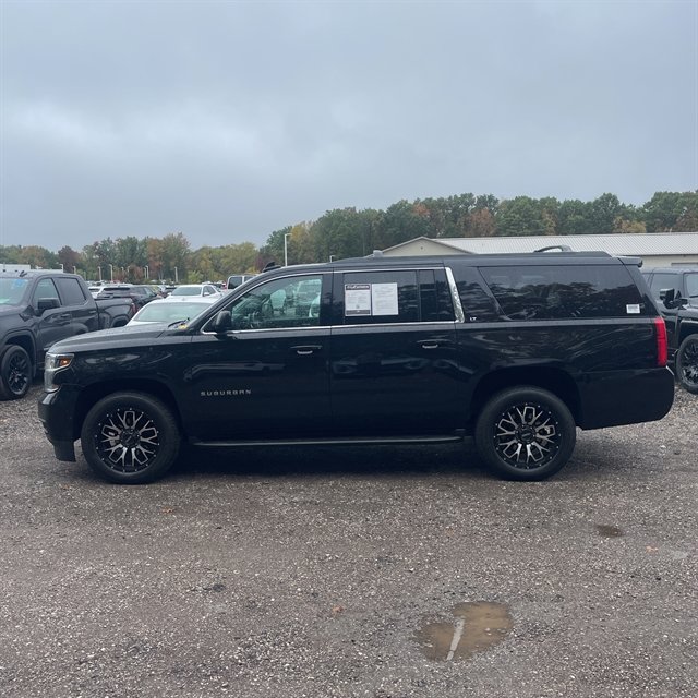 Used 2018 Chevrolet Suburban LT image 1