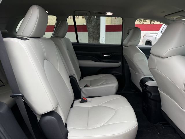 Used 2024 Toyota Grand Highlander AWD image 31