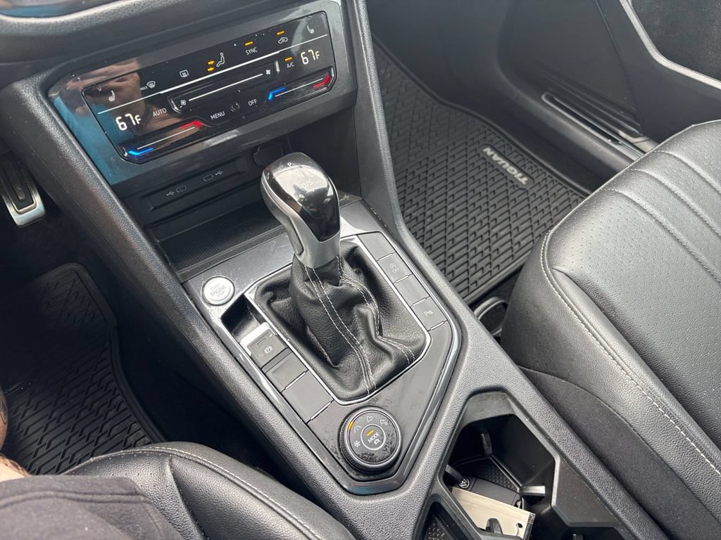 Used 2024 Volkswagen Tiguan SE R-Line AWD/4WD image 18