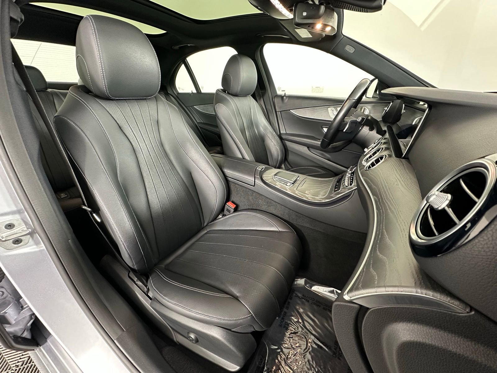 Used 2022 Mercedes-Benz E 450 4MATIC Sedan image 6