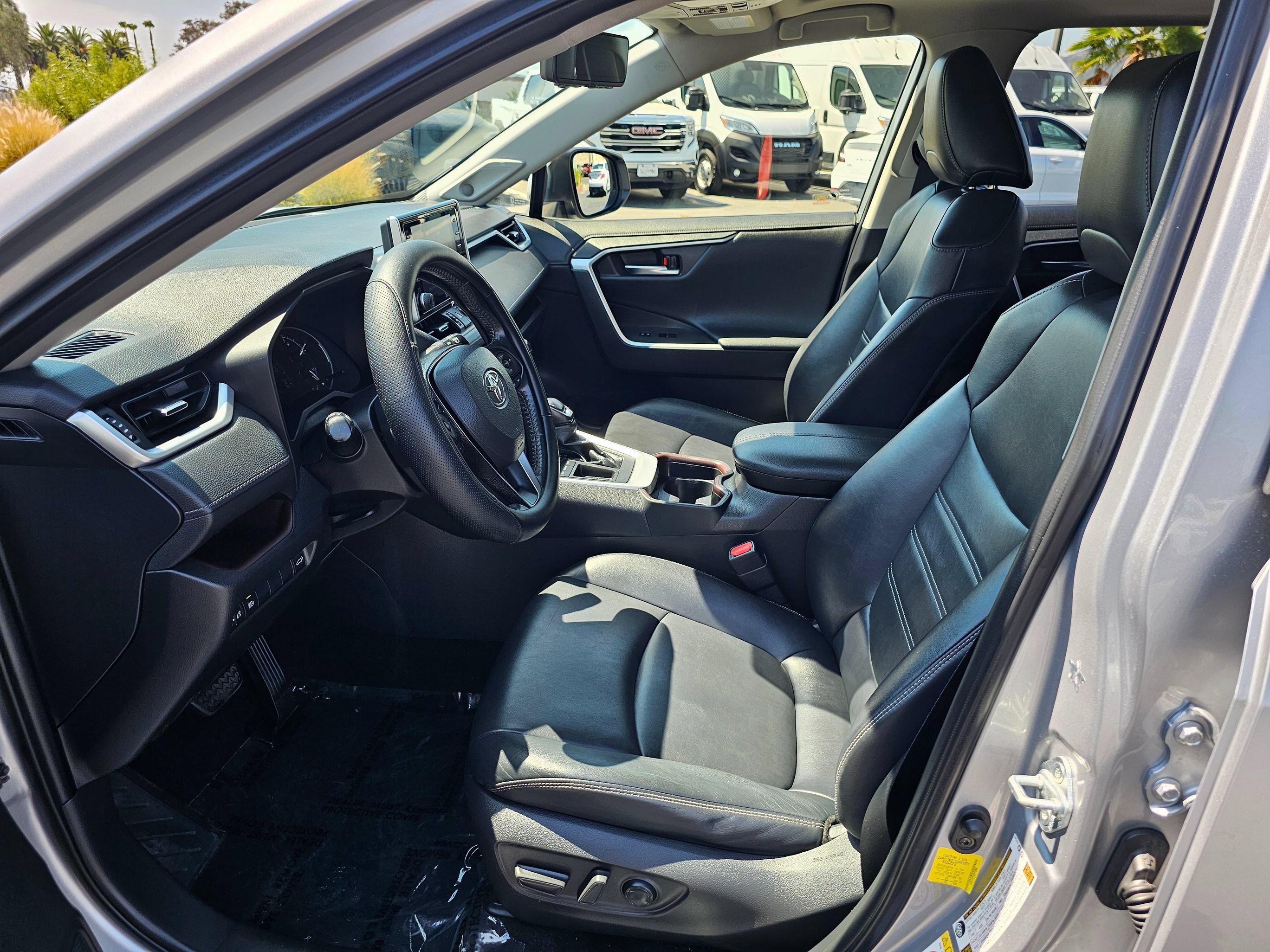 Used 2019 Toyota RAV4 Limited w/ Carpet Mat Package FWD image 16